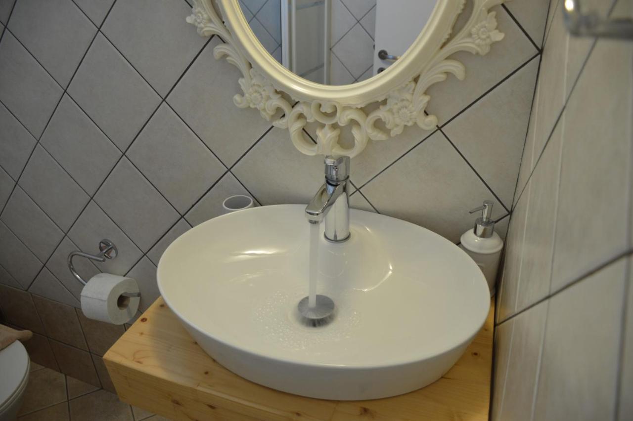 Cute Studio In Milos Трипити Екстериор снимка