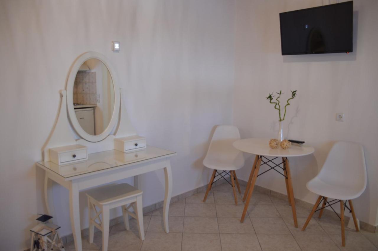 Cute Studio In Milos Трипити Екстериор снимка